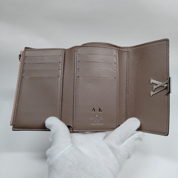 Louis Vuitton Capucines Compact Wallet - Picture 4 of 9